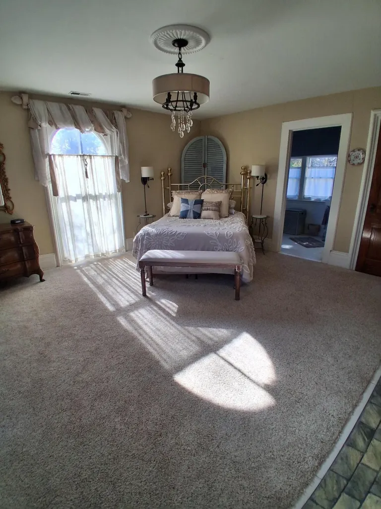 305 S Main Street Versailles KY 40383