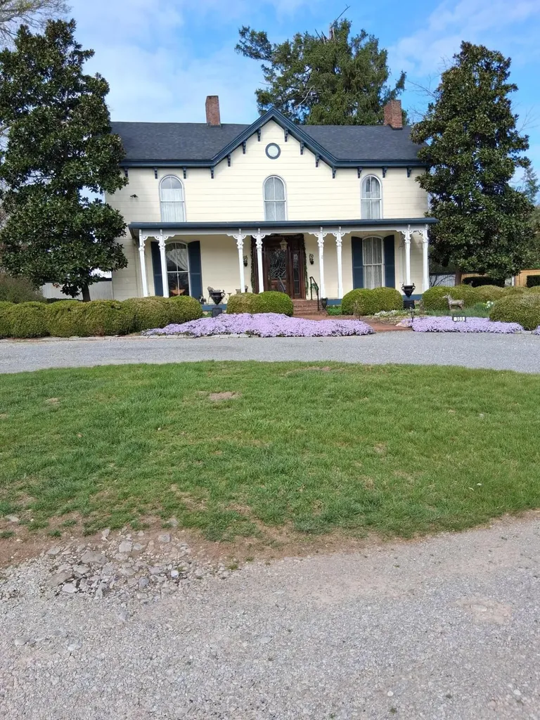 305 S Main Street Versailles KY 40383