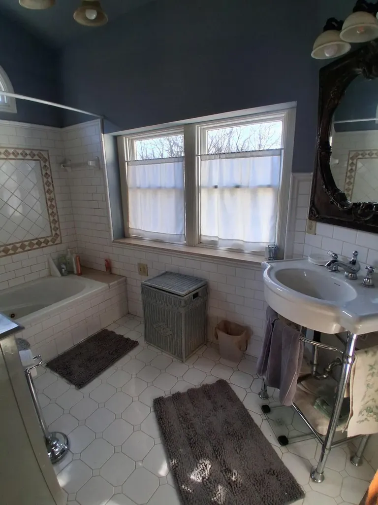 305 S Main Street Versailles KY 40383