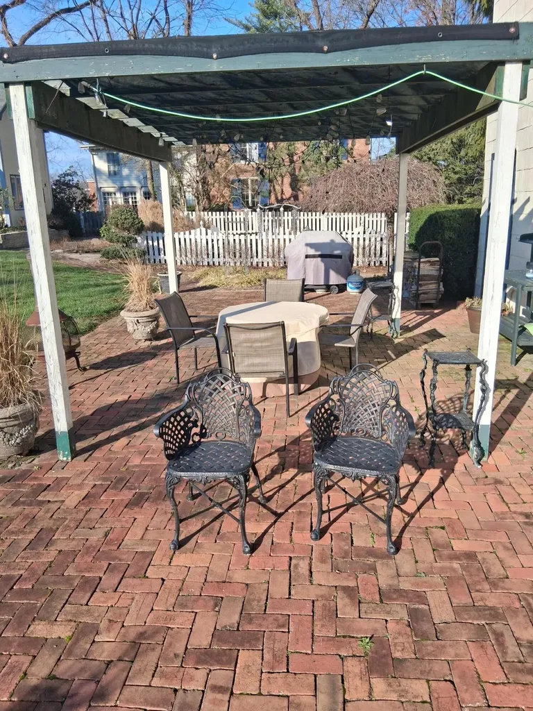 305 S Main Street Versailles KY 40383