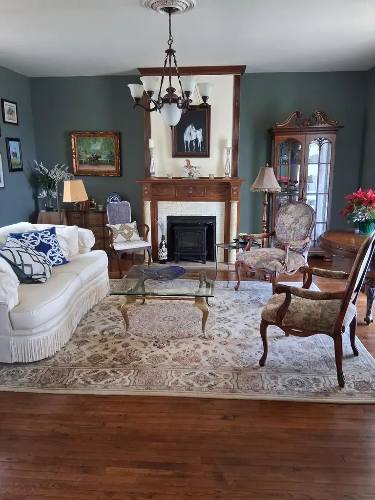 305 S Main Street Versailles KY 40383