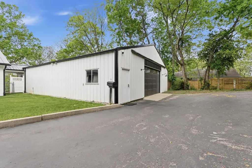 237 Rose Hill Avenue Versailles KY 40383