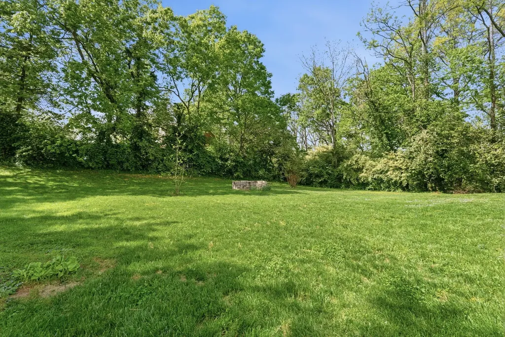 237 Rose Hill Avenue Versailles KY 40383