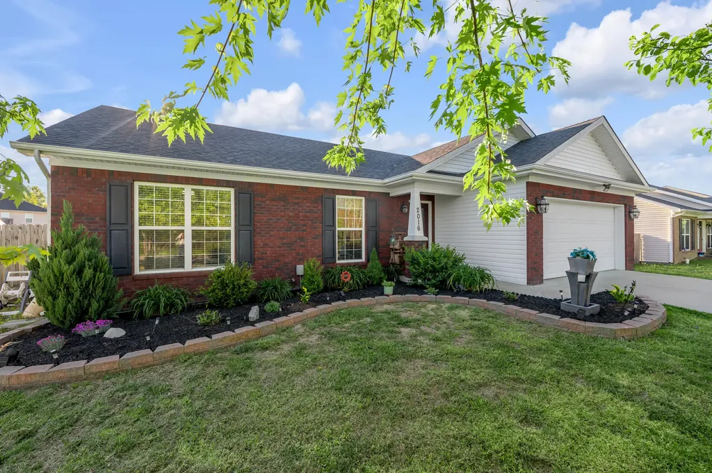 2016 Collins Lane Lawrenceburg KY 40342