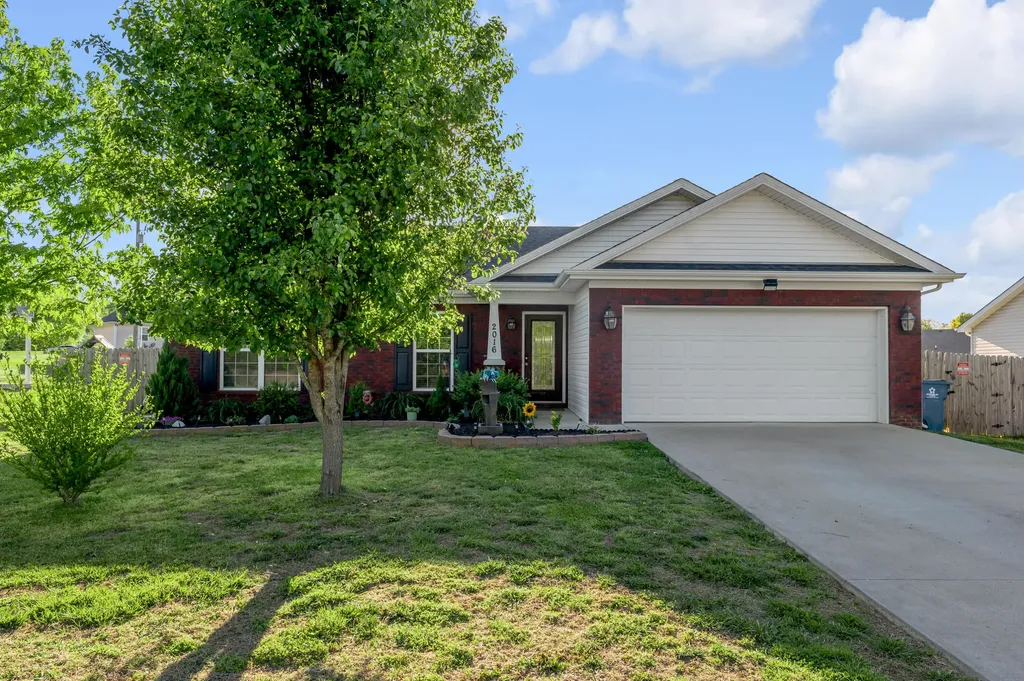 2016 Collins Lane Lawrenceburg KY 40342