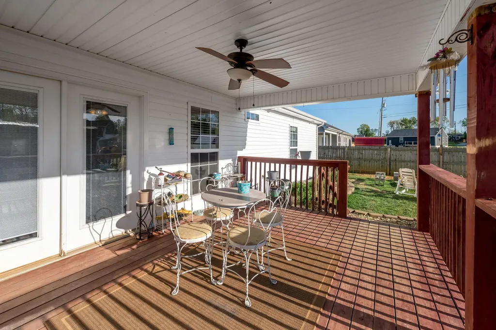 2016 Collins Lane Lawrenceburg KY 40342