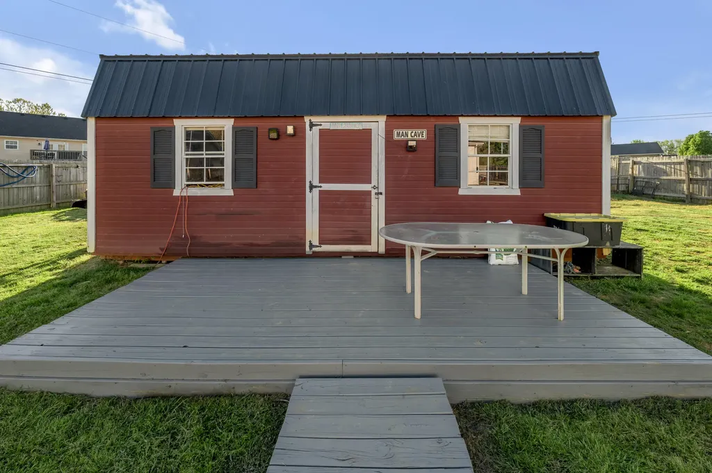 2016 Collins Lane Lawrenceburg KY 40342