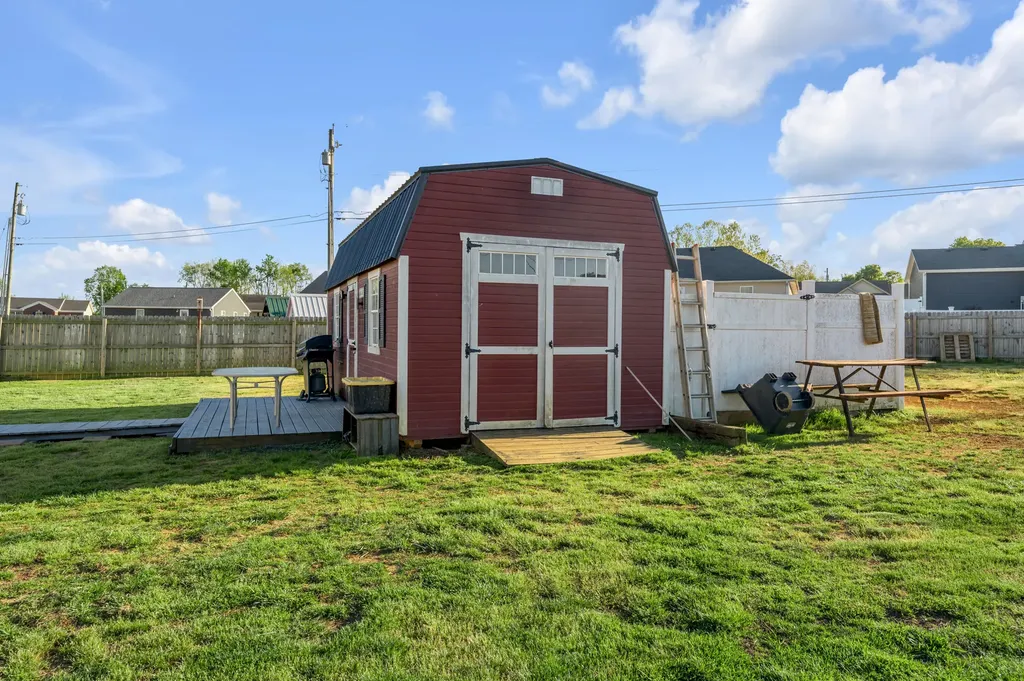 2016 Collins Lane Lawrenceburg KY 40342