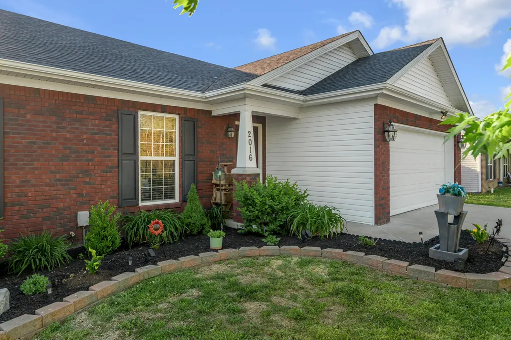 2016 Collins Lane Lawrenceburg KY 40342