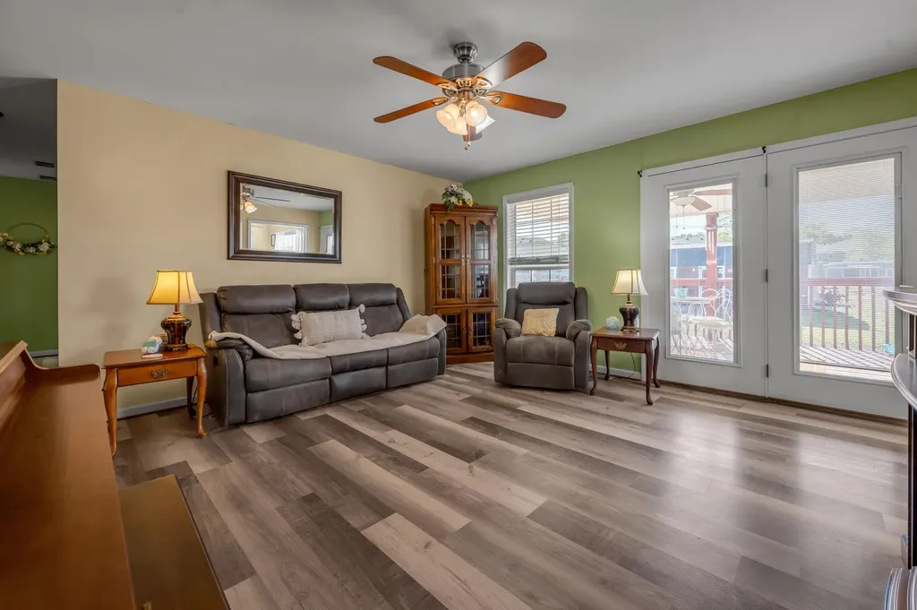2016 Collins Lane Lawrenceburg KY 40342