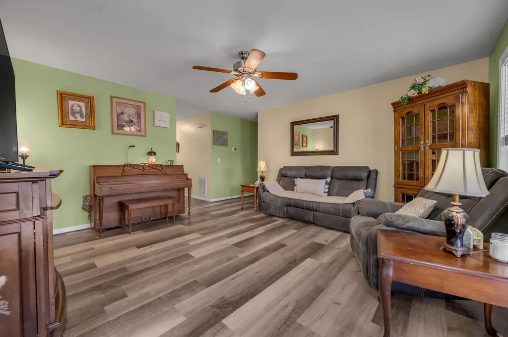 2016 Collins Lane Lawrenceburg KY 40342