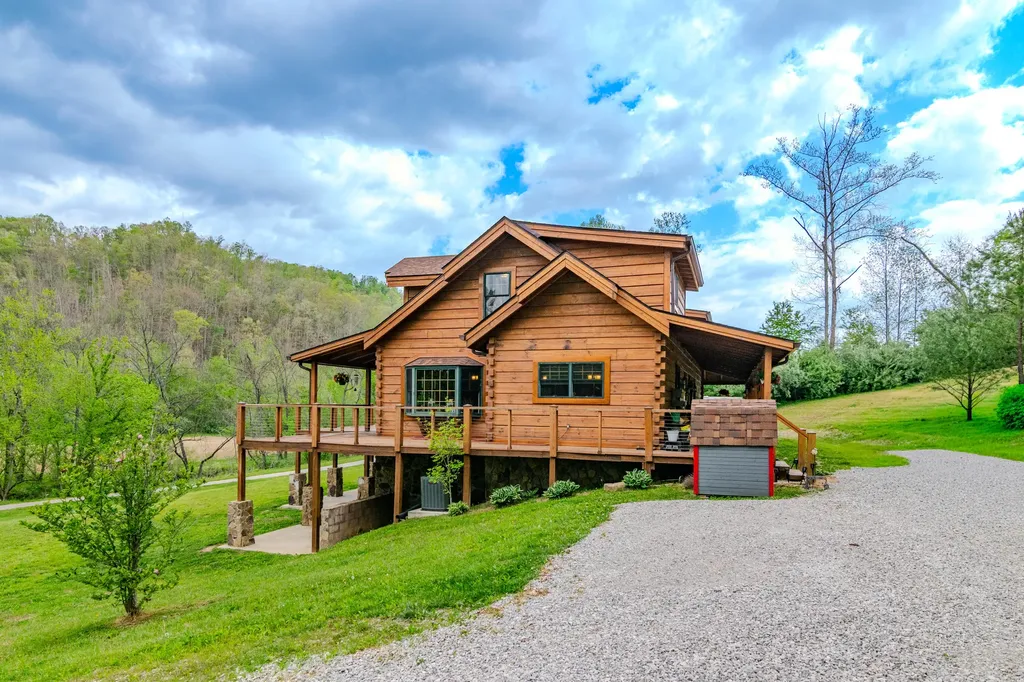 110 Dairy Farm Road Manchester KY 40962