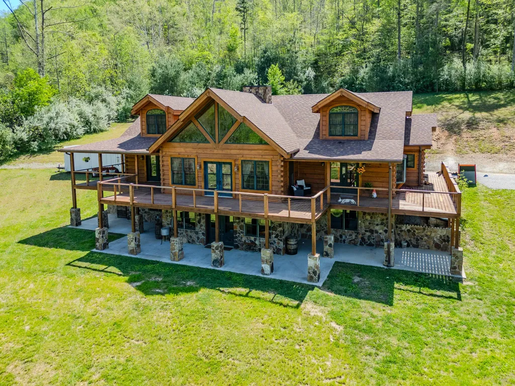 110 Dairy Farm Road Manchester KY 40962