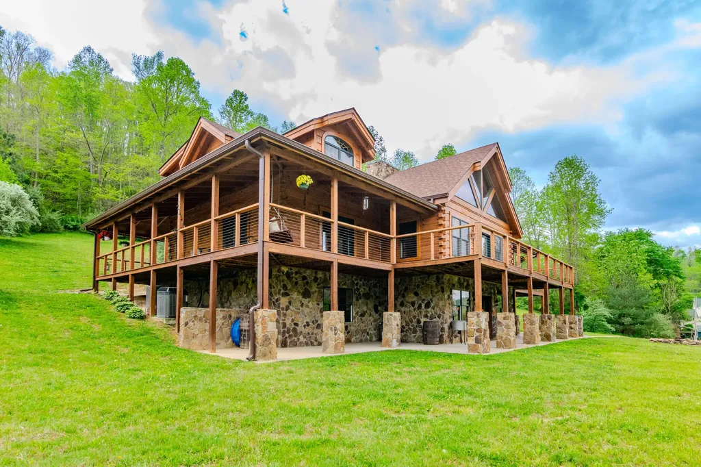 110 Dairy Farm Road Manchester KY 40962