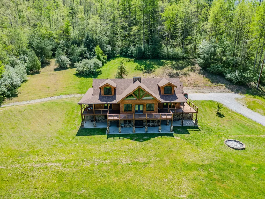 110 Dairy Farm Road Manchester KY 40962