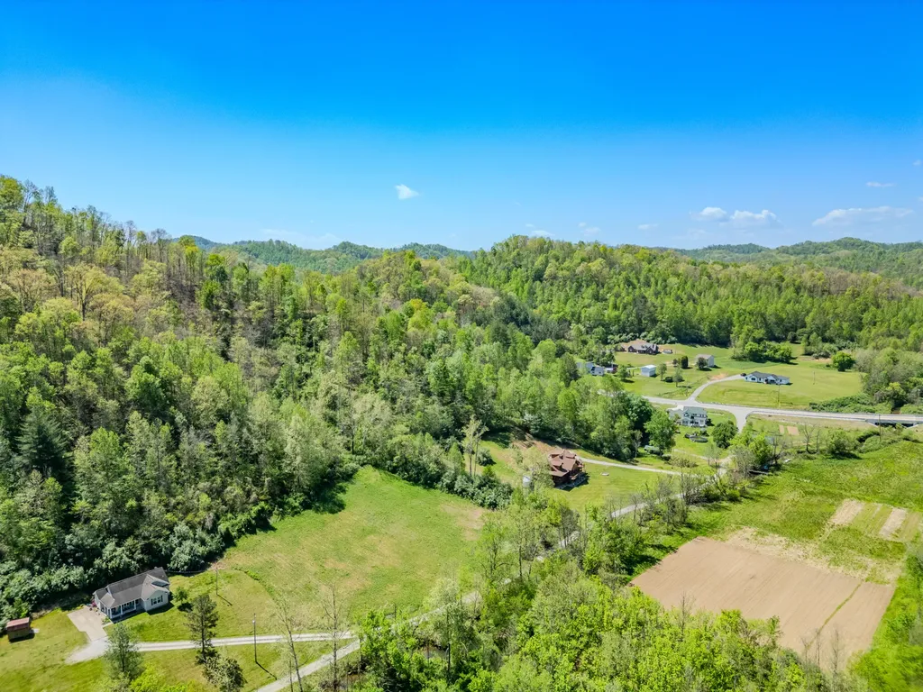 110 Dairy Farm Road Manchester KY 40962