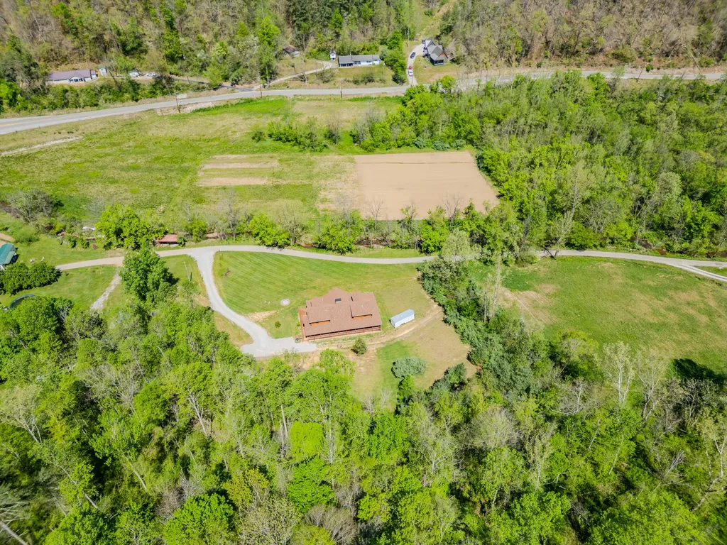 110 Dairy Farm Road Manchester KY 40962