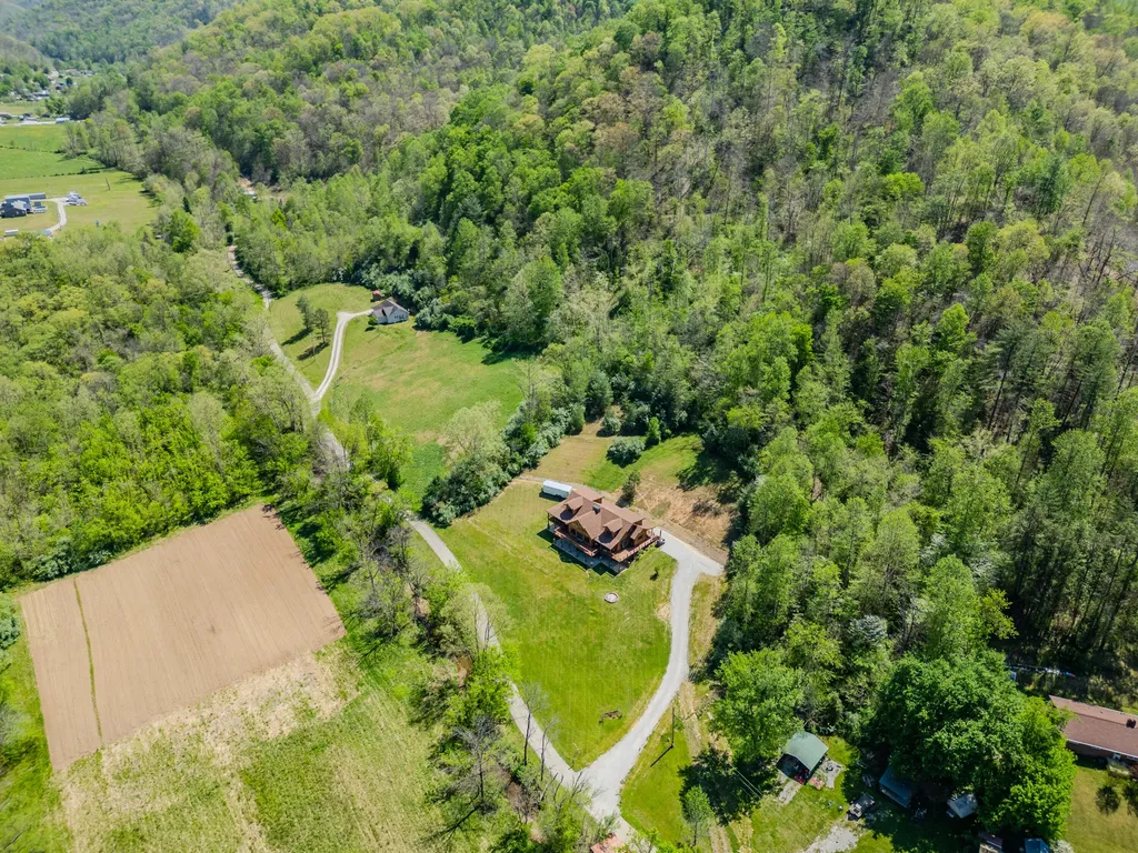 110 Dairy Farm Road Manchester KY 40962