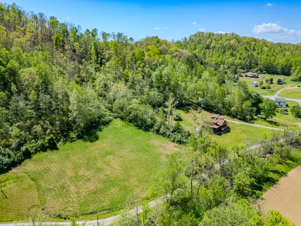 110 Dairy Farm Road Manchester KY 40962