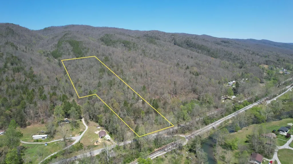 5109 State Highway 522 Putney KY 40865