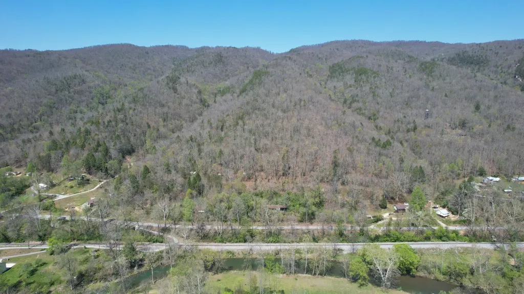 5109 State Highway 522 Putney KY 40865