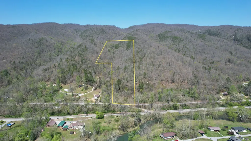 5109 State Highway 522 Putney KY 40865