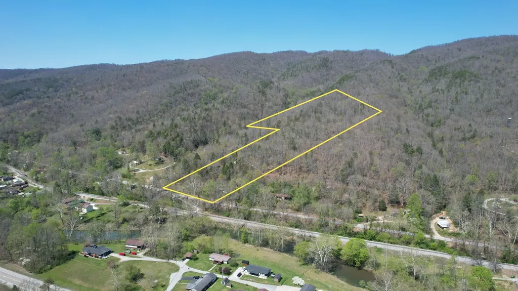 5109 State Highway 522 Putney KY 40865
