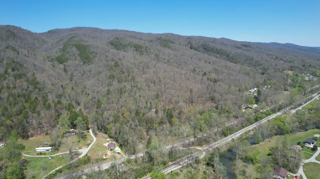 5109 State Highway 522 Putney KY 40865