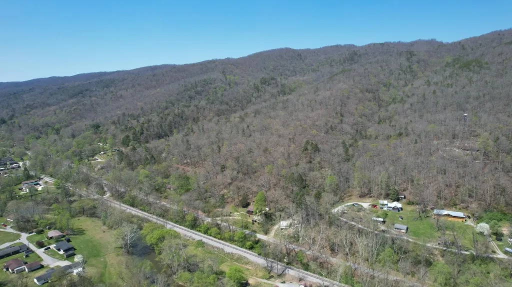 5109 State Highway 522 Putney KY 40865