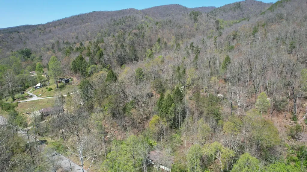 5109 State Highway 522 Putney KY 40865