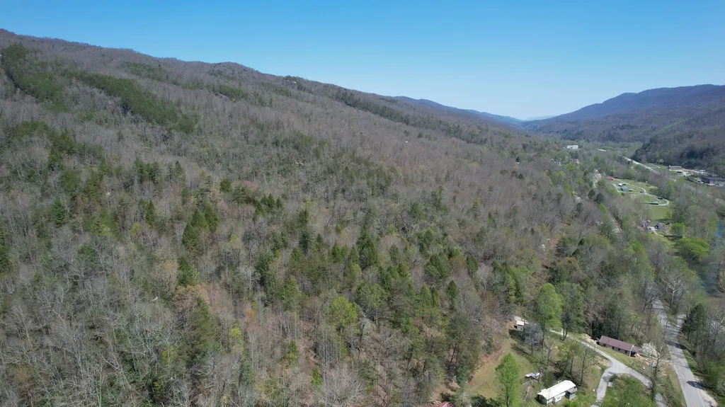 5109 State Highway 522 Putney KY 40865
