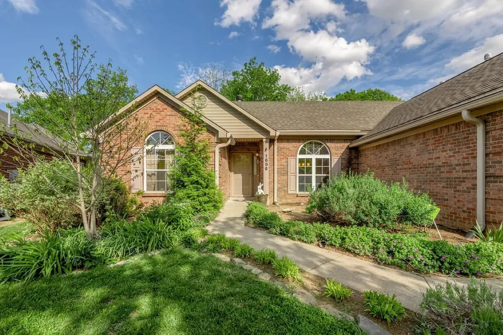 1696 Chandler Lane Lexington KY 40504