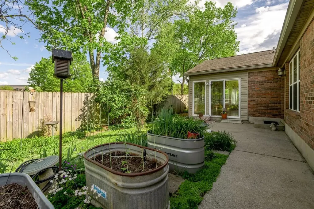 1696 Chandler Lane Lexington KY 40504