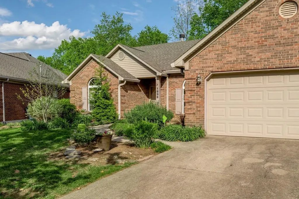 1696 Chandler Lane Lexington KY 40504