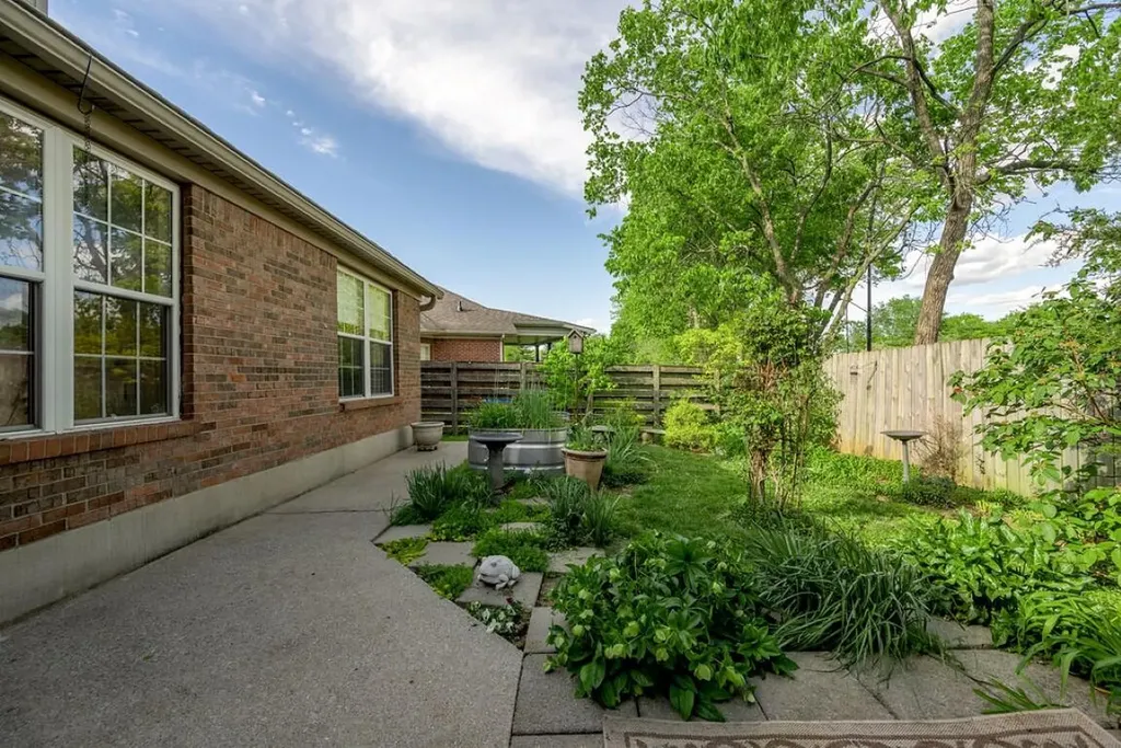 1696 Chandler Lane Lexington KY 40504