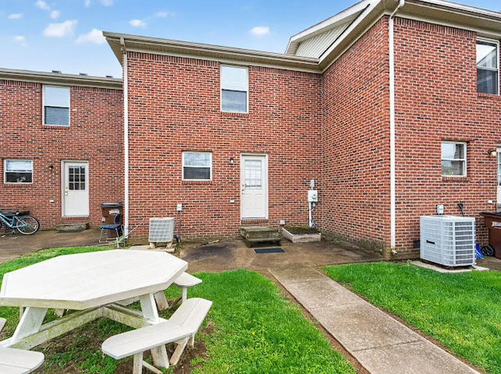 502 Tecumseh Trail Versailles KY 40383