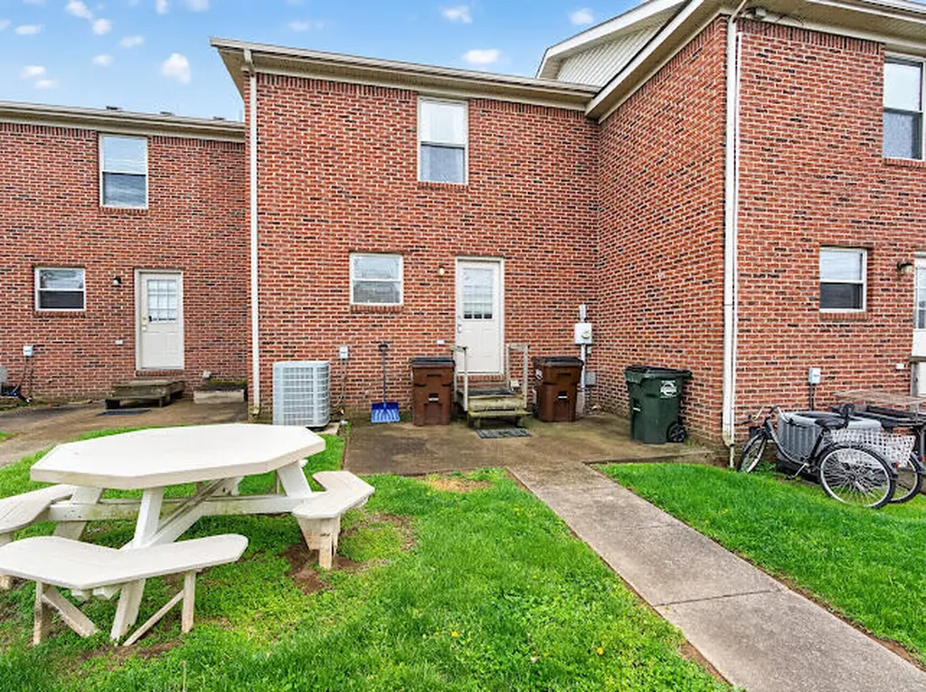 502 Tecumseh Trail Versailles KY 40383
