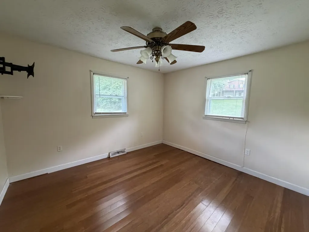 112 N Earls Avenue Corbin KY 40701