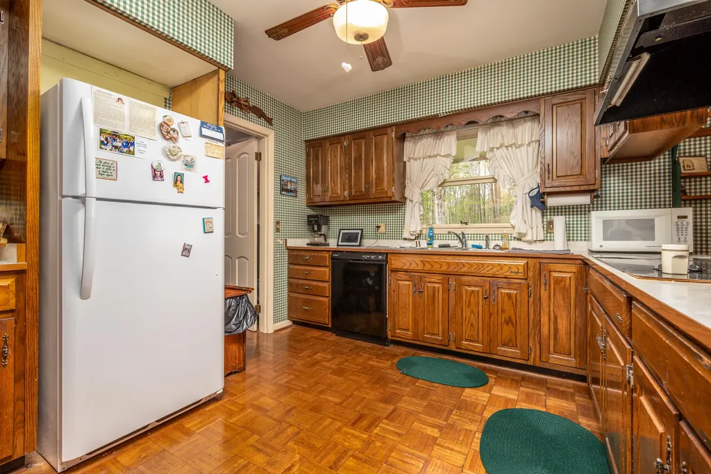 1805 Ky-801 North Morehead KY 40351