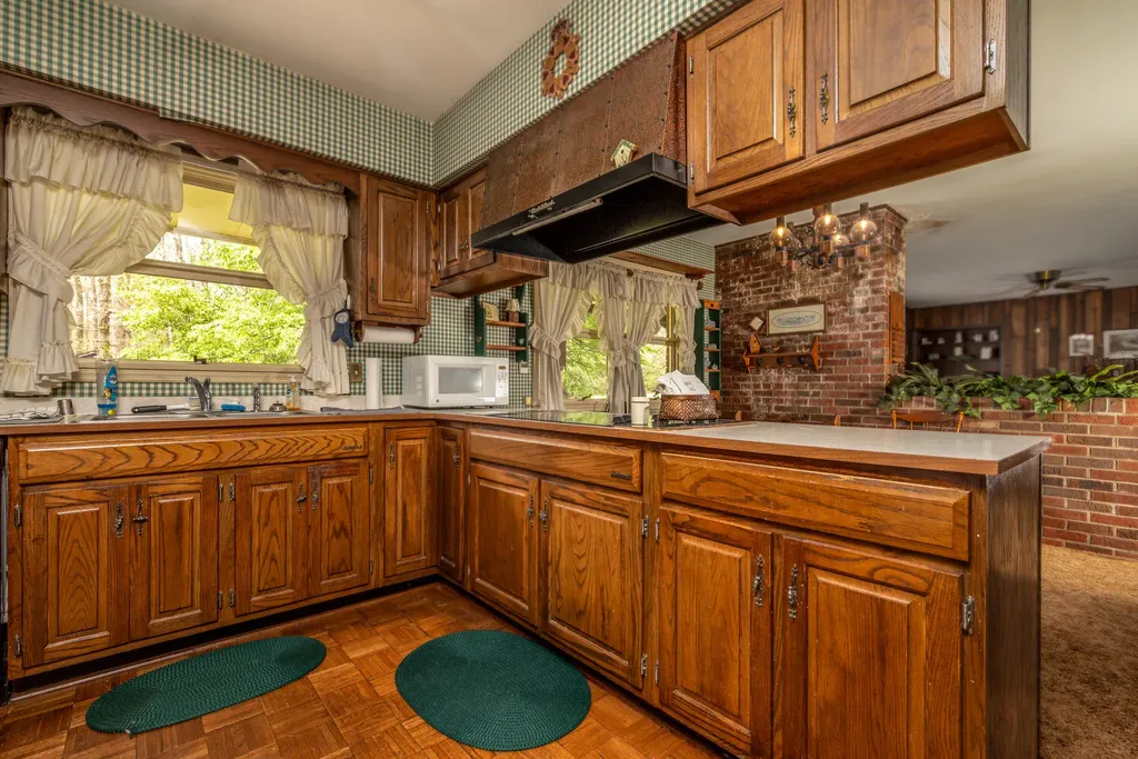 1805 Ky-801 North Morehead KY 40351