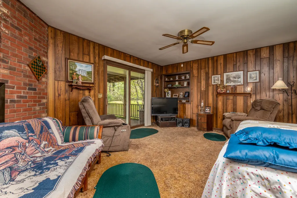 1805 Ky-801 North Morehead KY 40351