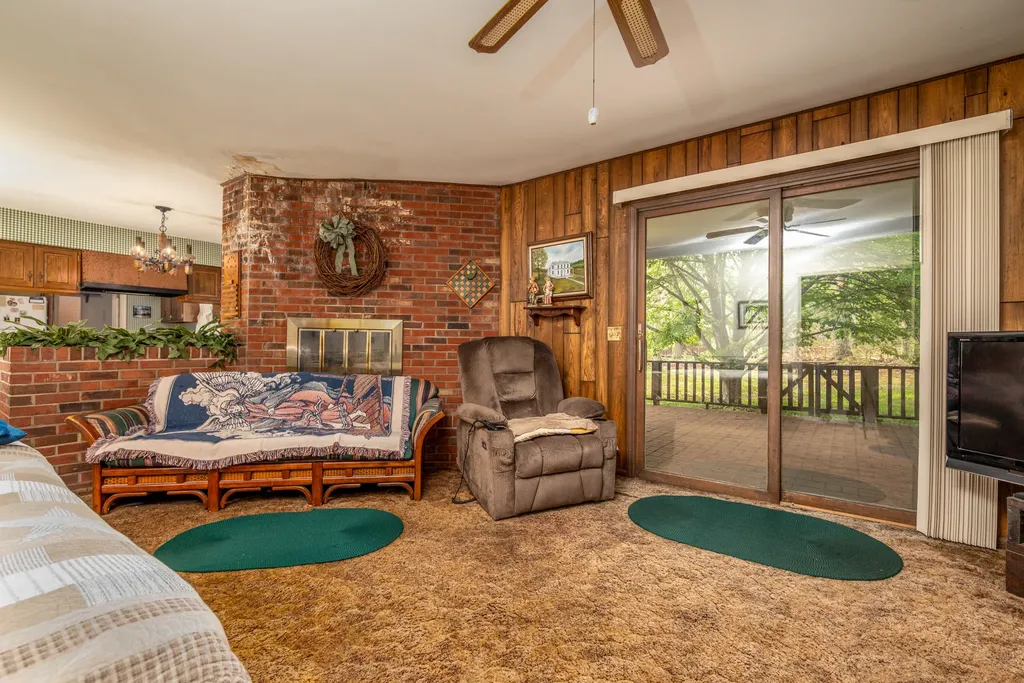 1805 Ky-801 North Morehead KY 40351