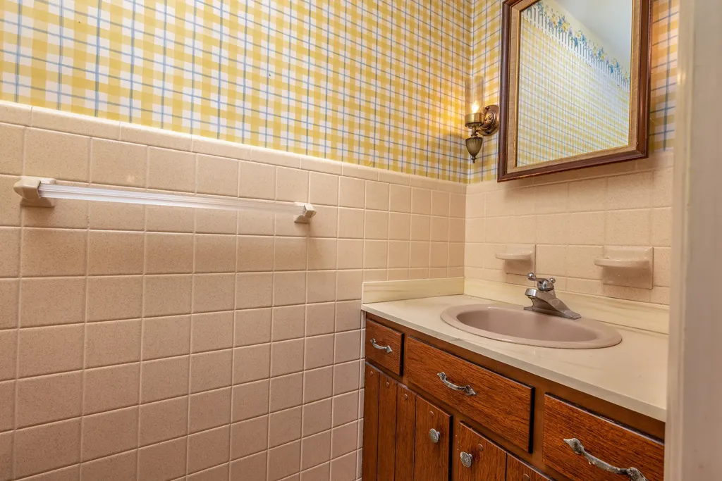 1805 Ky-801 North Morehead KY 40351