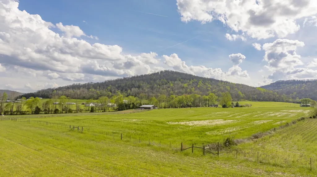 1555 E Kentucky 92 Monticello KY 42633