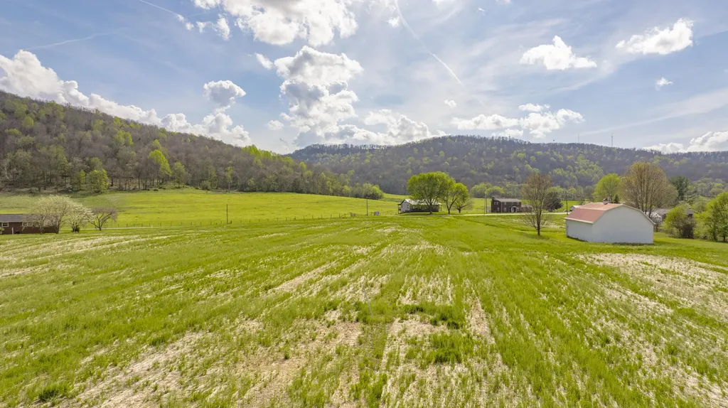 1555 E Kentucky 92 Monticello KY 42633