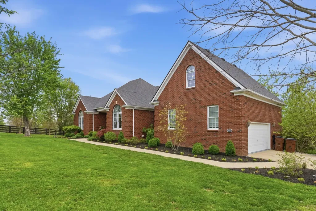 915 Country Oaks Drive Richmond KY 40475