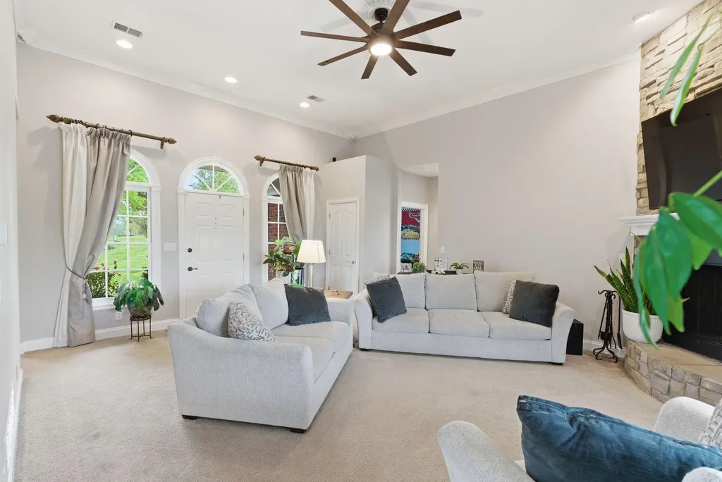 915 Country Oaks Drive Richmond KY 40475