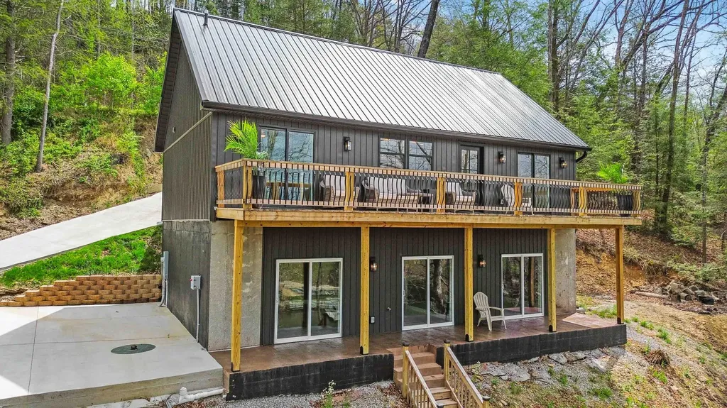 1265 Cliffs Edge Road East Bernstadt KY 40729