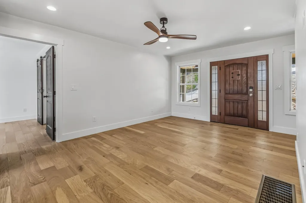 1265 Cliffs Edge Road East Bernstadt KY 40729