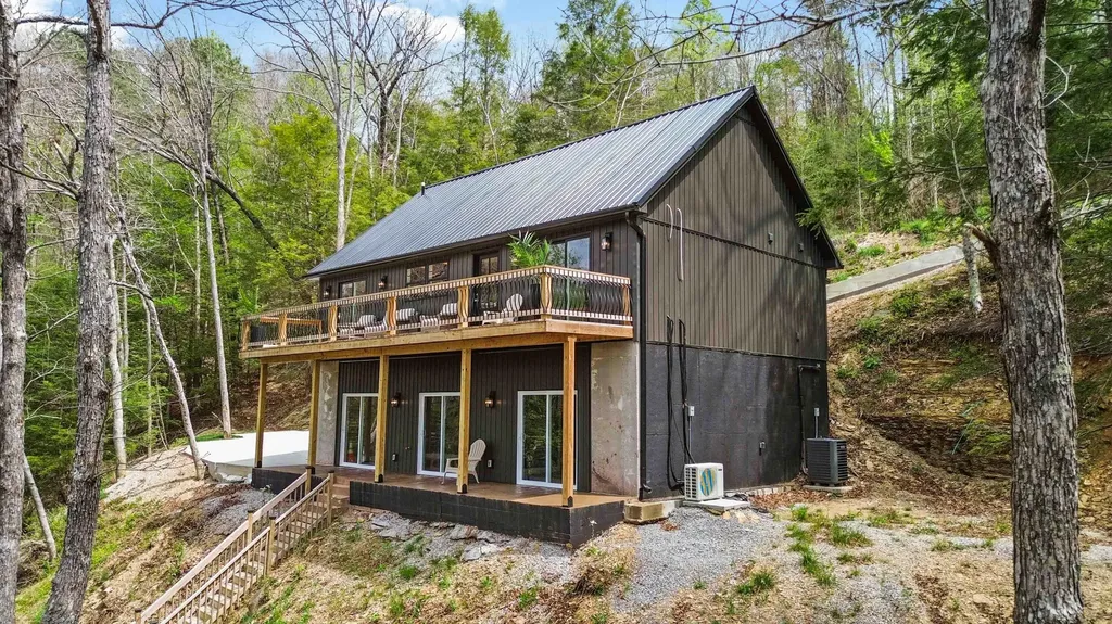 1265 Cliffs Edge Road East Bernstadt KY 40729